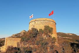 L’Ajuntament confia poder fer la tradicional penjada de banderes a la Torre Picada.