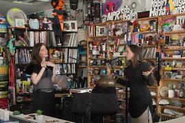 [VÍDEO] El grup Tarta Relena porta el català al prestigiós Tiny Desk