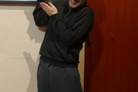 Pau Rosell emociona els espectadors del Teatre del Mar amb la seva enlluernadora interpretació a 'Ivan i els gossos'