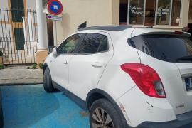 Els agents vigilaran els aparcaments reservats per a persones amb mobilitat reduïda.