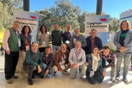 Imatge dels representants de L'STEI Intersindical que participa en la Conferència internacional d'educació.