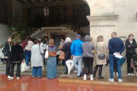 Cues del dilluns a l’Ajuntament per recollir la polsera.