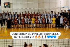 U Energia queda a les portes de l'ascens en acabar en un gran tercer lloc