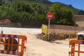 L'entrada a l'aparcament de Can Cera.