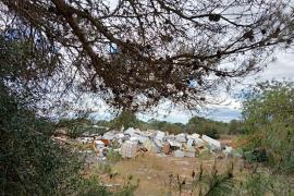 El PSOE ha denunciat la proliferació d'un abocador descontrolat devora el cementiri de Santanyí.