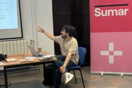 Fabio Cortese, responsable de mobilització estatal de Sumar, ha estat l'encarregat d'impartir el taller.