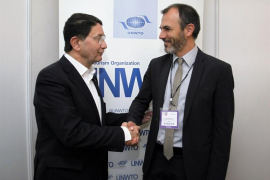 El vicepresident del Govern i conseller d'Innovació, Recerca i Turisme, Biel Barceló amb el secretari general de l'Organització Mundial del Turisme (OMT), Taleb Rifai.