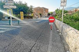 SOLLER. CIRCULACION. La Vila instalÂ·la un senyal que impedeix lâentrada als no residents per Isabel II. MÃ©s i PSOE critiquen