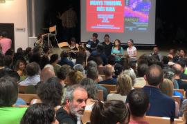 Assemblea multitudinària a Sineu per preparar mobilitzacions contra la saturació