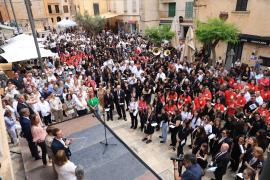Més de 700 músics es reuneixen a Santanyí per a commemorar els 30 anys de la primera Trobada de Bandes de Música