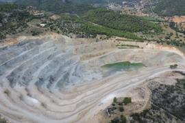 Reviure Tofla: «Cemex ven que desmuntarà les torres de la cimentera mentre espera que el Govern li autoritzi una pròrroga d'explotació de Can Negret»