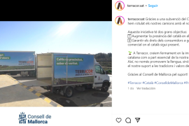 Un conseller de VOX es beneficia de l'ajuda per a retolar en català que vol eliminar