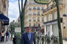 Le Pen amenaça Puigdemont i ell li diu «titella dels franquistes de VOX»