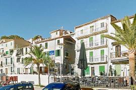 La barriada fa anys que es queixa de l’ocupació de la via pública.