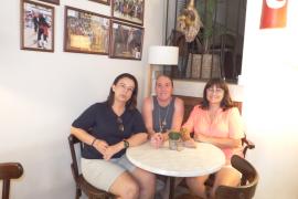 Neix la 'Penya Mallorquinista Sóller' encapçalada per tres dones