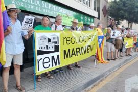 Crits i cants fan que Felipe VI hagi de sentir el que no vol: «Marivent és del poble»