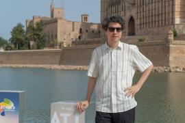Jonás Trueba: «Intent anar contra direcció i aportar alguna cosa diferent a aquesta espècie d'oceà enorme que és el cinema»