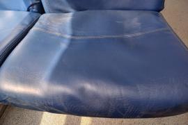 Imatges del lamentable estat dels seients del tren.