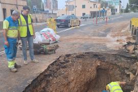 La ruptura d'una canonada al carrer de Manacor de Palma deixa sense aigua 400 habitatges i obliga a fer canvis en la circulació