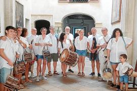 Els Xeremiers el passat dia de Sant Bartomeu abans d’acompanyar als cossiers.