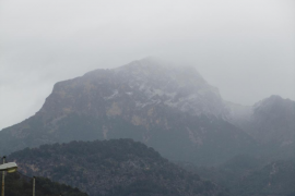 Imatge del Penyal de Migdia i la coma de n'Arbona, aquest matí