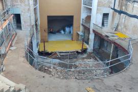 El pis superior del Defensora queda lliure de runes i deixa veure la forma de ferradura.Sâhan instalÂ·lat unes basti