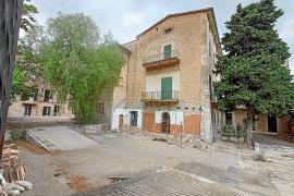 La reforma de l’edifici municipal de les Escolàpies es van interrompre al febrer.