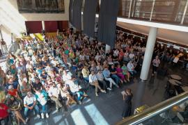 Amb el hall ple a vessar, l'Auditori de Manacor ha acollit aquest dissabte la presentació de la nova temporada teatral i musical.