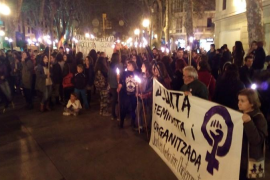 Més de 500 persones es manifesten contra la violència masclista