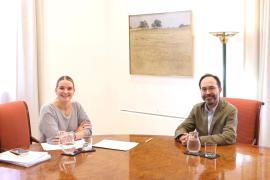 Castells a Prohens: «Té el suport de Més per Menorca per a impulsar mesures contundents per a afrontar la massificació turística»