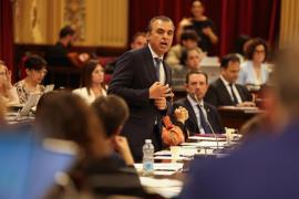 El conseller d'Educació cita la Bíblia al Parlament i lloa la «bona planificació» del nou curs