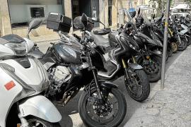 A Sóller ja no troben aparcament ni les motos