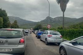 El col·lapse diari a la carretera indigna els sollerics