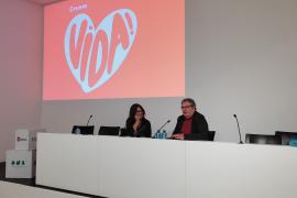 Cristina Ros, directora d'Ara Balears, i Tomeu Martí, director de dBalears, durant la conversa mantinguda en el marc de la FirONA.