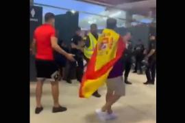 [VÍDEO] Policies espanyols i ultres del Mallorca s'esbatussen a Son Moix