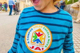 Concentració per demanar que els pressuposts de l'any que ve incloguin una nova escola a Campos