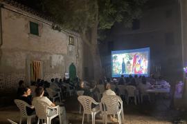 Pla de Mallorca en Marxa projecta la pel·lícula 'Alcarràs' amb èxit d'assistència