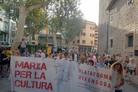 Encapçalament de la marxa per la Cultura.