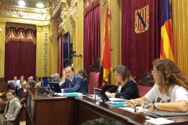 Le Senne atura el ple del Parlament i expulsa Garrido i Costa per portar una camiseta d'Aurora Picornell