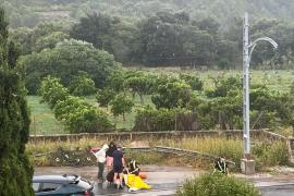 Ferit greu un ciclista després de caure a les vies del tramvia de devora el Monument