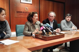 La consellera de Serveis Socials i Cooperació, Fina Santiago, i el conseller d'Educació i Universitat, Martí March, han presentat aquest dilluns el programa d'intervenció socioeducativa 'Alter'.