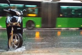La Dana descarrega més de 100 litres per metre quadrat en punts de l'oest de Mallorca i avança cap a l'Est