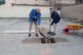 El batle, Miquel Nadal i el conseller d'Educació, Antoni Vera.