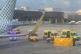 Un treballador de l'aeroport de Palma, crític després de ser atropellat pel remolc d'un avió
