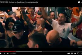 Imatge del videoclip de la nova cançó d'Inadaptats, ‘Catalanes Que Hacen Cosas’.
