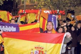 Membres de la fundació gonellista a la Diada de Mallorca.