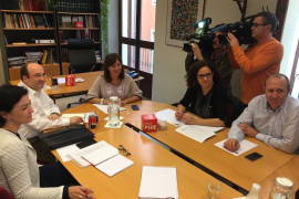 Miquel Iceta, primer secretari del PSC acompanyat de la portaveu del Grup Parlamentari Socialista de Catalunya, Eva Granados, han visitat la seu del PSIB-PSOE on s'han reunit amb Francina Armengol.