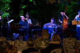 Nou Romancer celebra el seu 30è aniversari amb concerts especials al Teatre del Mar i la presentació del nou disc 'De crancs i moixos'
