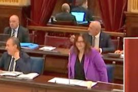 MÉS registra una queixa en què denuncia que el diputat de Vox Sergio Rodríguez va aixecar el dit del mig a la diputada Marta Carrió