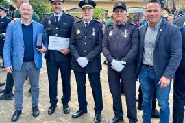 Els policies locals Biel Cardell i Alfonso Girona, condecorats pel Govern
